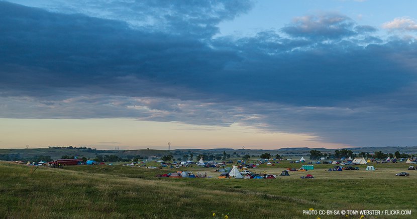 web_830px-media-sacred-stone-bakken-dakota-pipeline-protest-camp